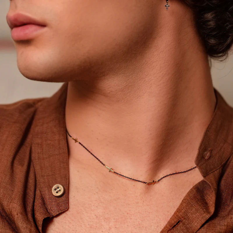 GIROCOLLO SMALTO NERO E TRE CROCI ORO - Tangredi Gioielleria