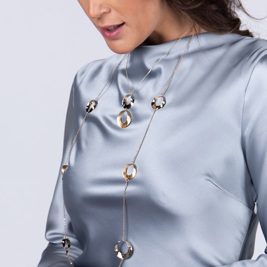 COLLANA LUNGA LUNE CON ELEMENTI LUCIDI E SABBIATI