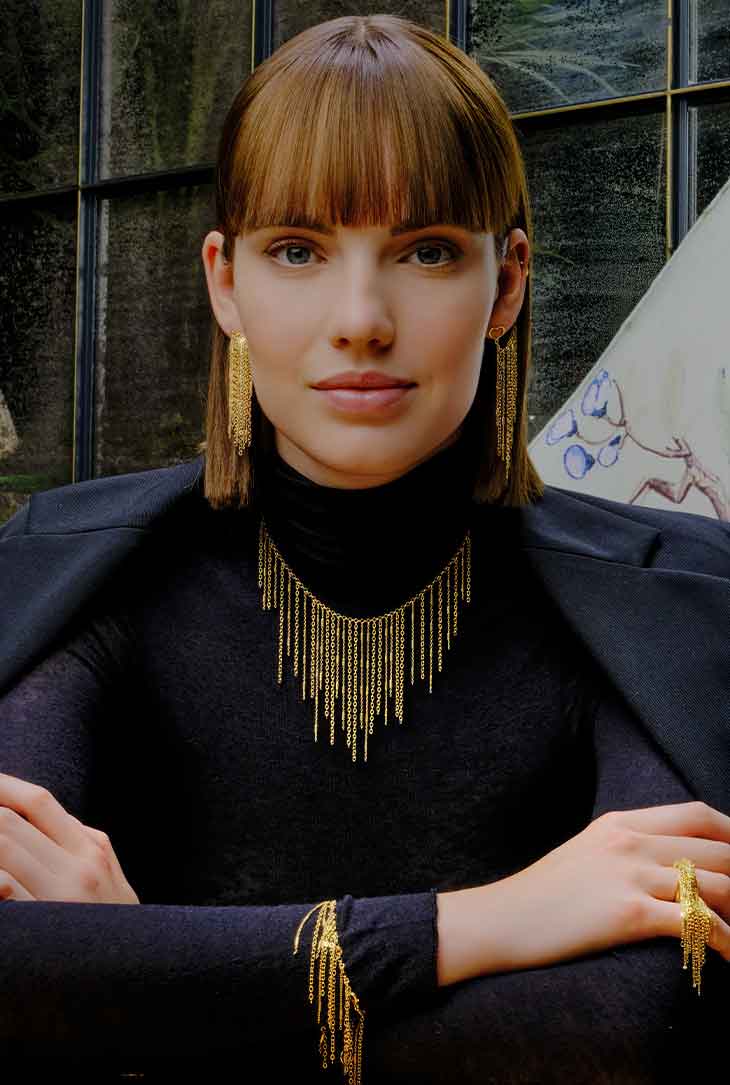 GIROCOLLO WOMAN IN CHAINS