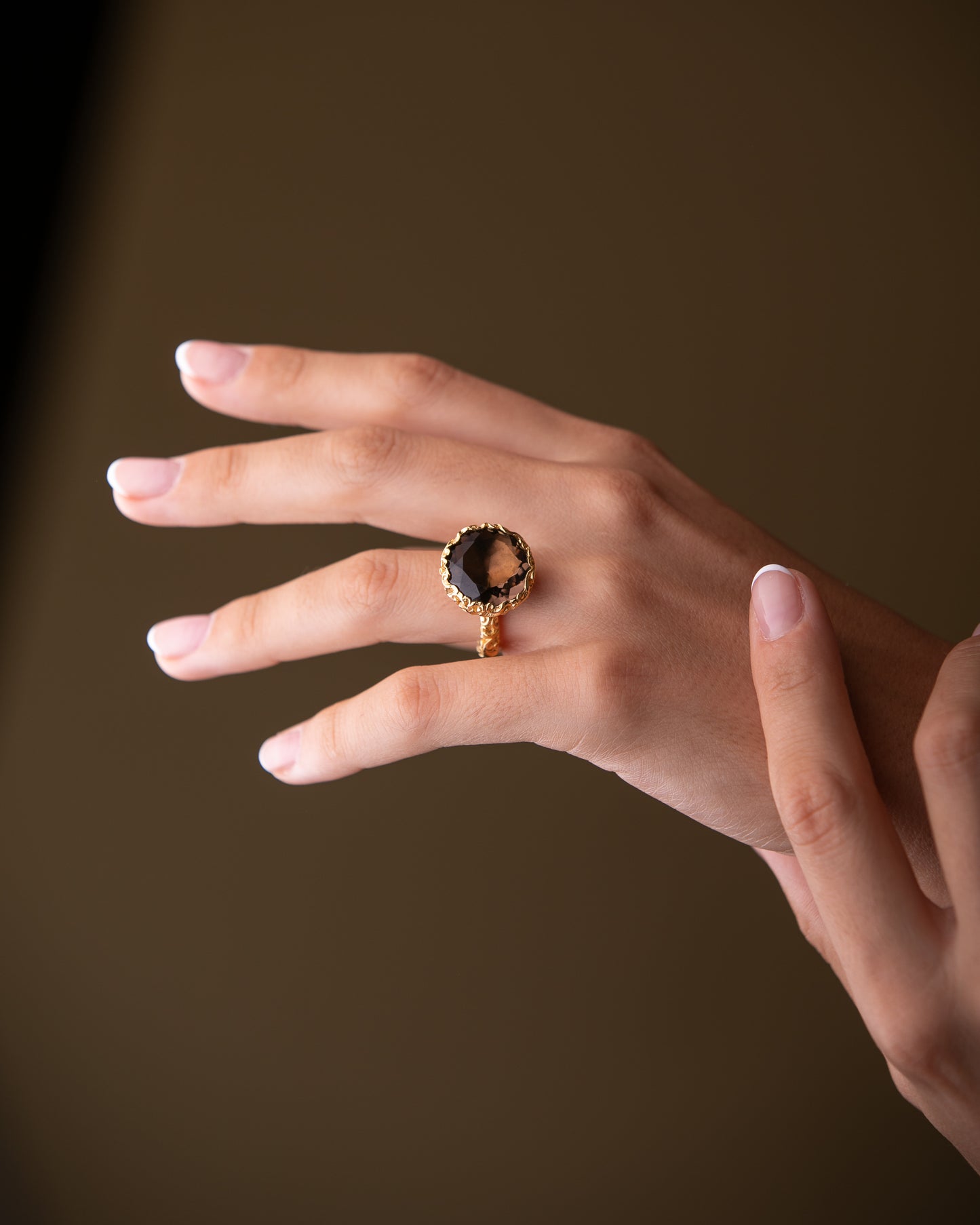 ANELLO DORATO CON QUARZO FUME' - Tangredi Gioielleria