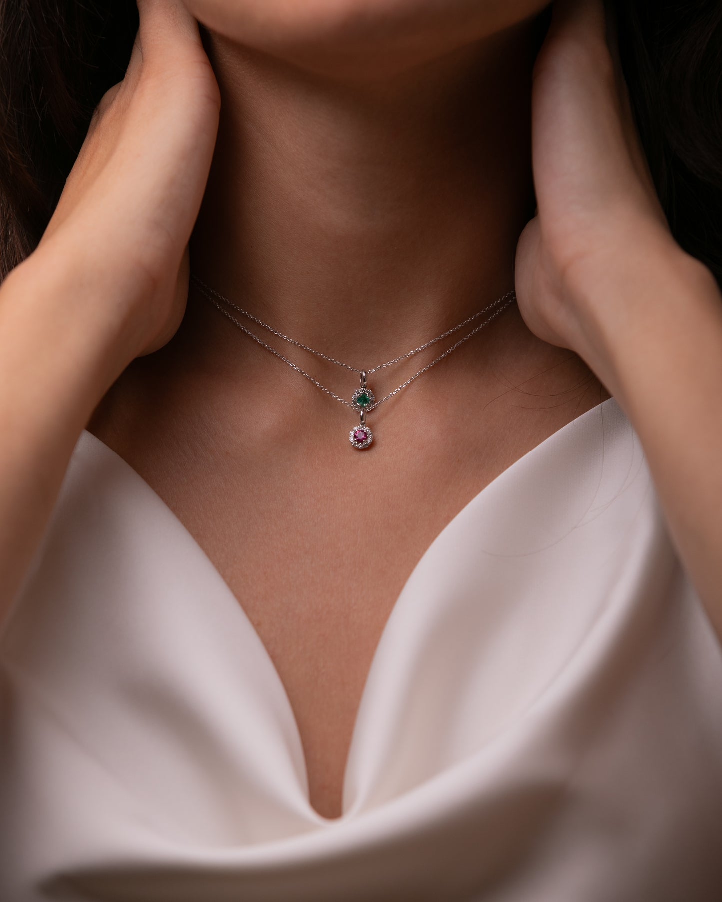 COLLANA ORO BIANCO CON SMERALDO E DIAMANTI