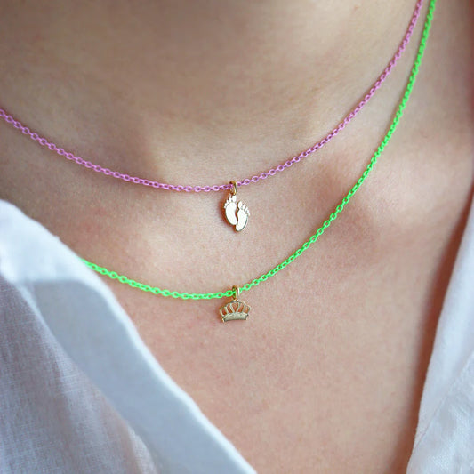 GIROCOLLO SMALTO ROSA E BABY FEET ORO - Tangredi Gioielleria