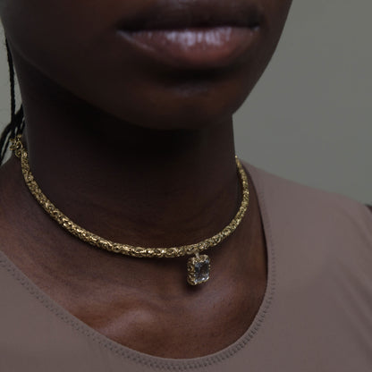 COLLANA CHOKER DORATA CON CRISTALLO DI ROCCA