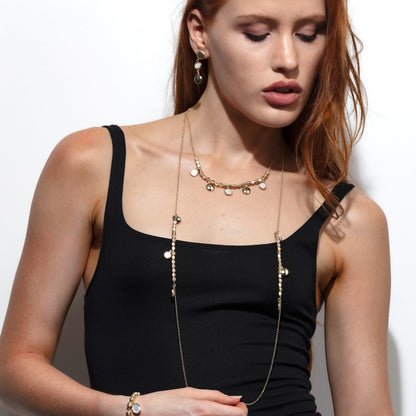 COLLANA LUNGA CUBETTI SABBIATI E CHARMS IN MADREPERLA - Tangredi Gioielleria