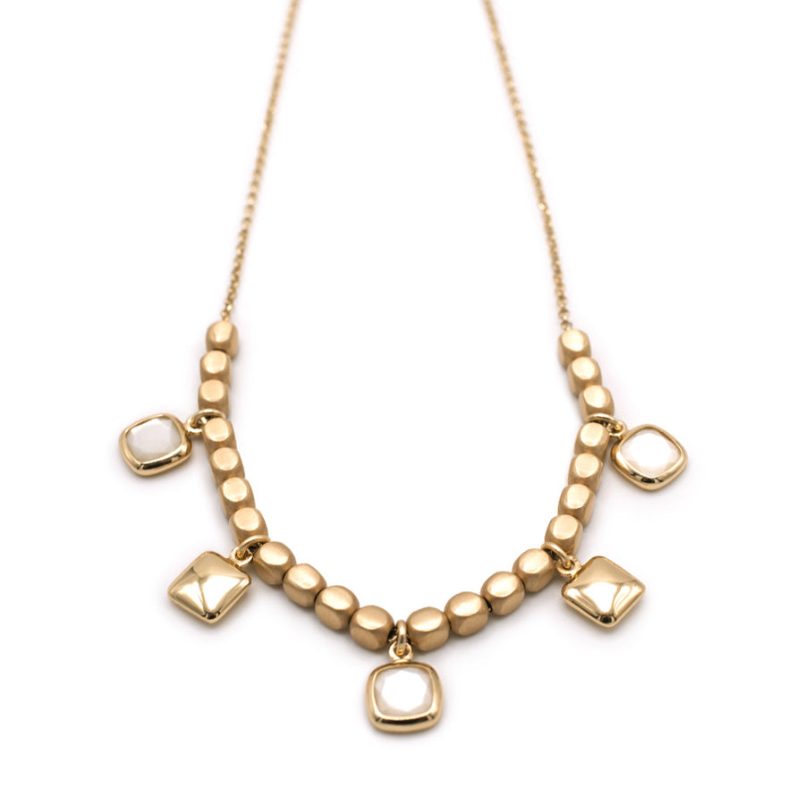 COLLANA CUBETTI SABBIATI E CHARMS IN MADREPERLA