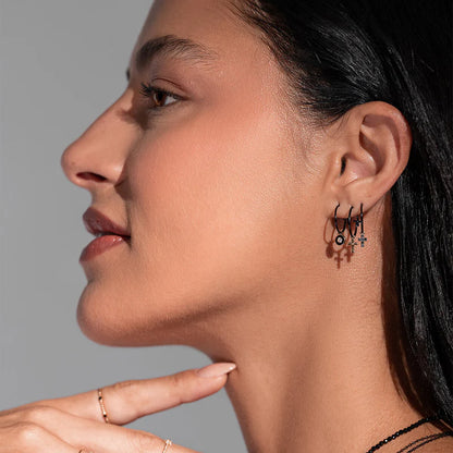 ORECCHINO HOOP SMALTO NERO CON CROCE ORO E DIAMANTI NERI - Tangredi Gioielleria