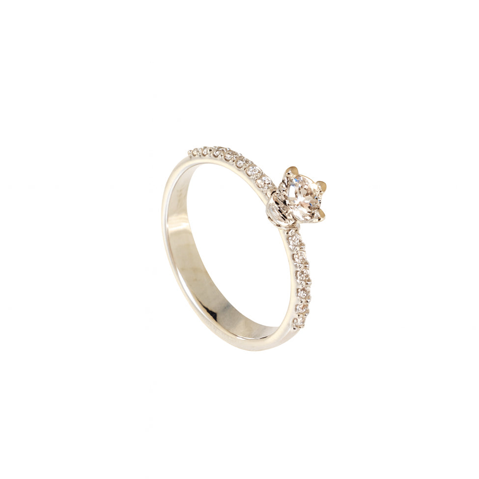 ANELLO SOLITARIO ORO BIANCO E DIAMANTI