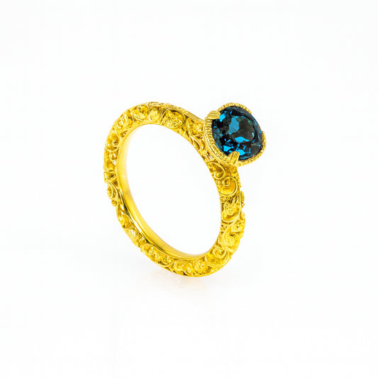 ANELLO COCKTAIL DORATO CON TOPAZIO BLUE LONDON - Tangredi Gioielleria